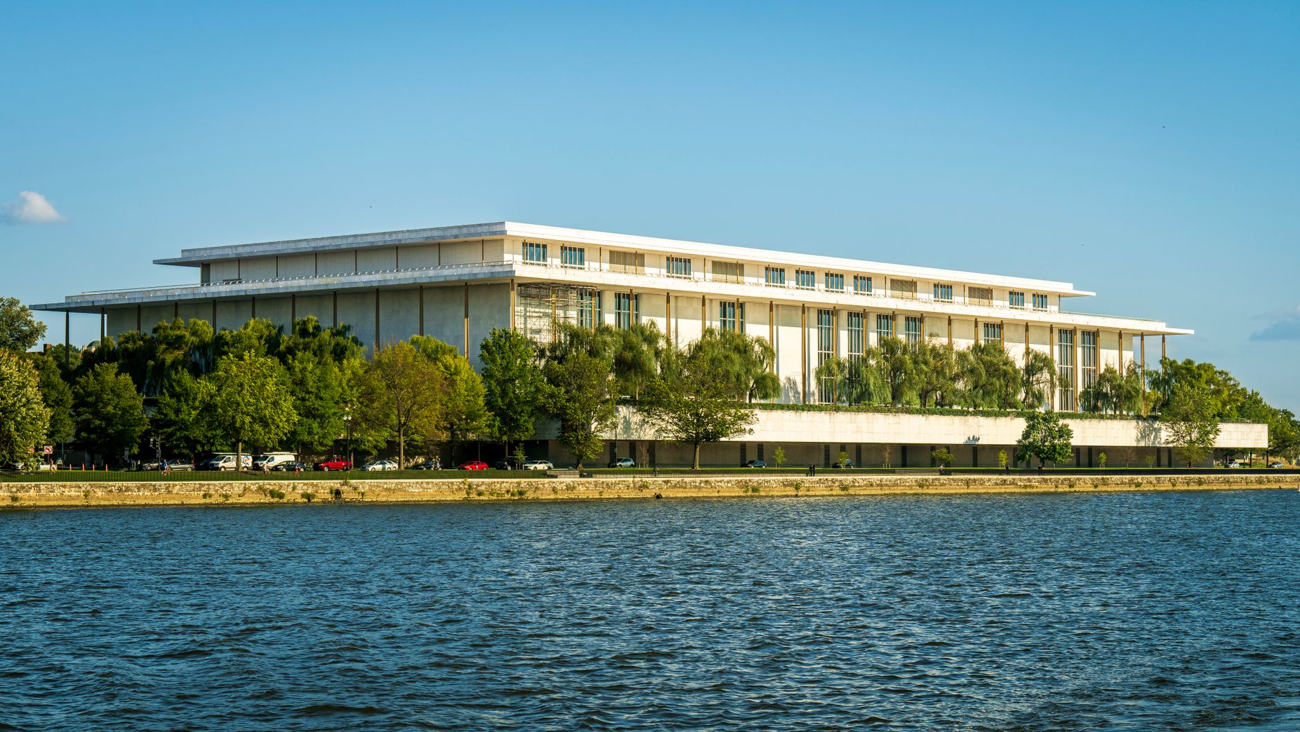 Trump Kennedy Center closure